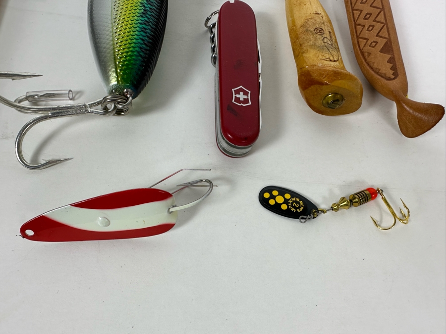 PENN 6500SS Fishing Reel, Daiwa PR1-5Bi Fishing Reel, Various Fishing Lures Including Salt Water Lures, Finland Knife With Sheath And Swiss Army Knife [Photo 11]