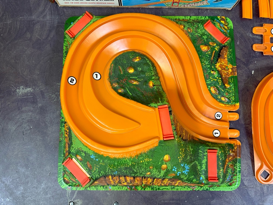 Vintage 1969 Mattel Hot Wheels Hazard Hill Race Set With Two Redline Hot Wheel Cars (Chaparral 2G) And Original Box And Instructions [Photo 12]