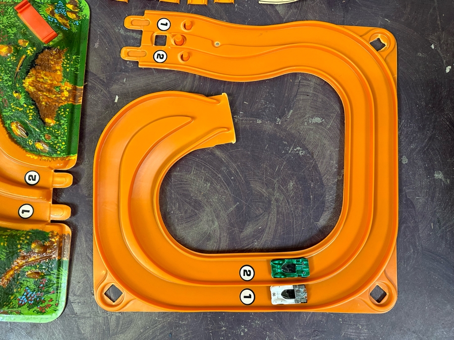 Vintage 1969 Mattel Hot Wheels Hazard Hill Race Set With Two Redline Hot Wheel Cars (Chaparral 2G) And Original Box And Instructions [Photo 14]