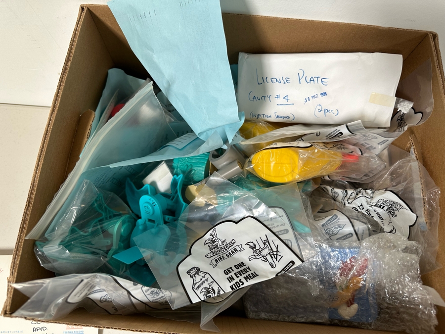 Woody Woodpecker Carl's Jr. / Hardee's Happy / Kid's Meal Toys Project Box With Prototype Toy Samples Cool Kids Designed By The CDM Company 1998 [Photo 16]