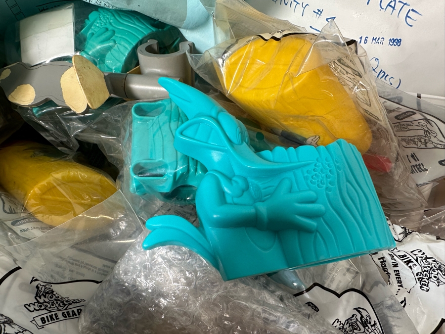 Woody Woodpecker Carl's Jr. / Hardee's Happy / Kid's Meal Toys Project Box With Prototype Toy Samples Cool Kids Designed By The CDM Company 1998 [Photo 21]