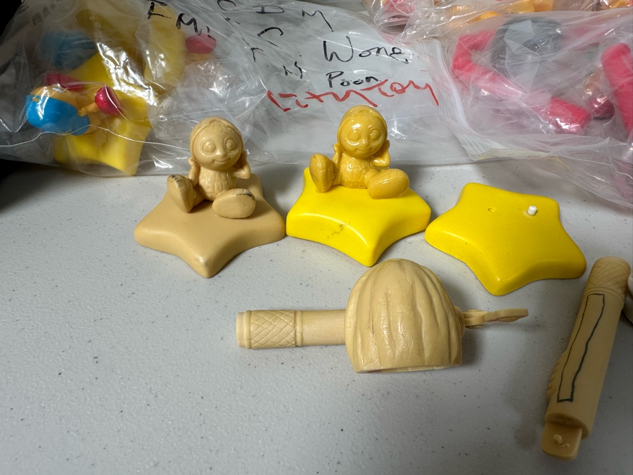 The Nuttiest Nutcracker Carl's Jr. / Hardee's Happy / Kid's Meal Toys Project Box With Prototype Toy Samples Cool Kids Designed By The CDM Company 1999 [Photo 8]