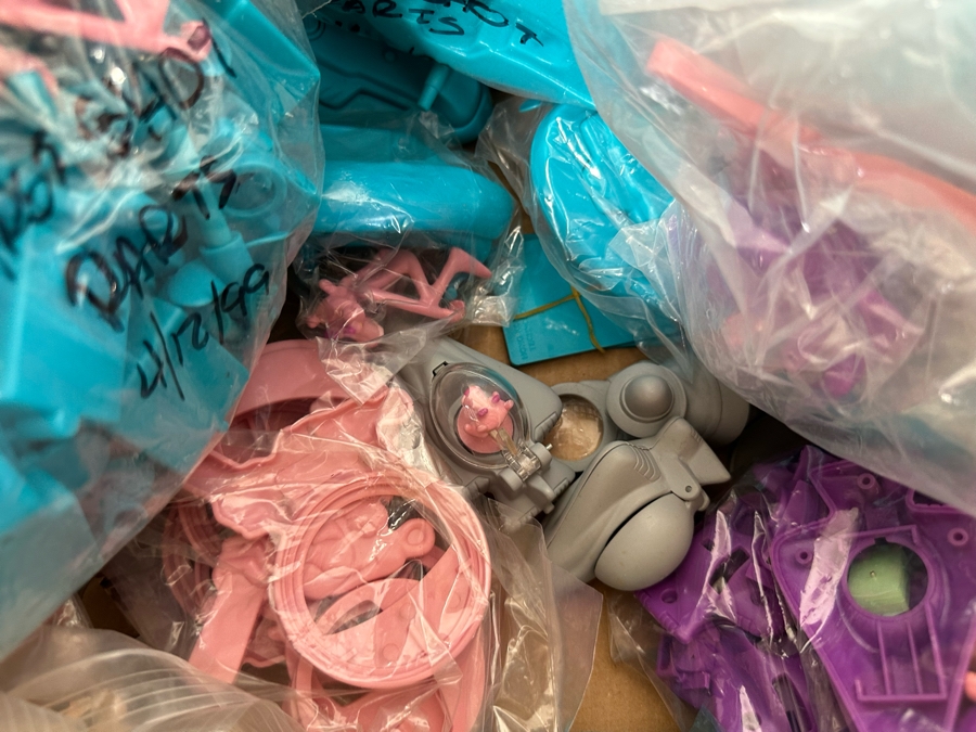 Pink Panther Carl's Jr. / Hardee's Happy / Kid's Meal Toys Project Box With Prototype Toy Samples Cool Kids Designed By The CDM Company 1999 [Photo 16]