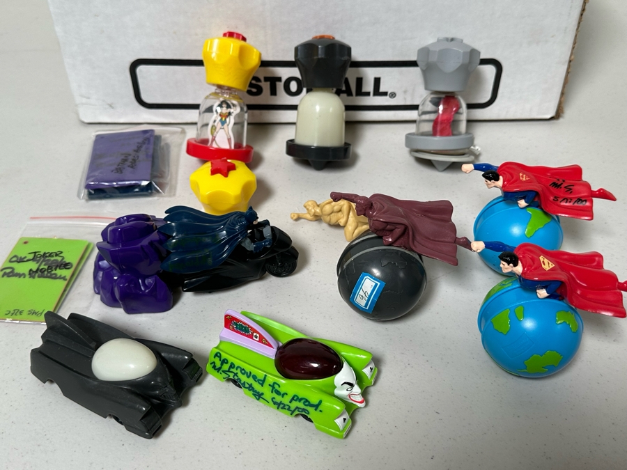 DC Comics Super Heroes Superman, Batman, The Joker & Wonder Woman Carl's Jr. / Hardee's Happy / Kid's Meal Toys Project Box With Prototype Toy Samples Cool Kids Designed By The CDM Company 2000 - See Photos For Additional Items Inside Box [Photo 35]