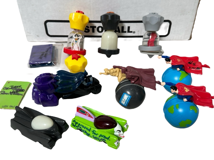 DC Comics Super Heroes Superman, Batman, The Joker & Wonder Woman Carl's Jr. / Hardee's Happy / Kid's Meal Toys Project Box With Prototype Toy Samples Cool Kids Designed By The CDM Company 2000 - See Photos For Additional Items Inside Box [Photo 1]