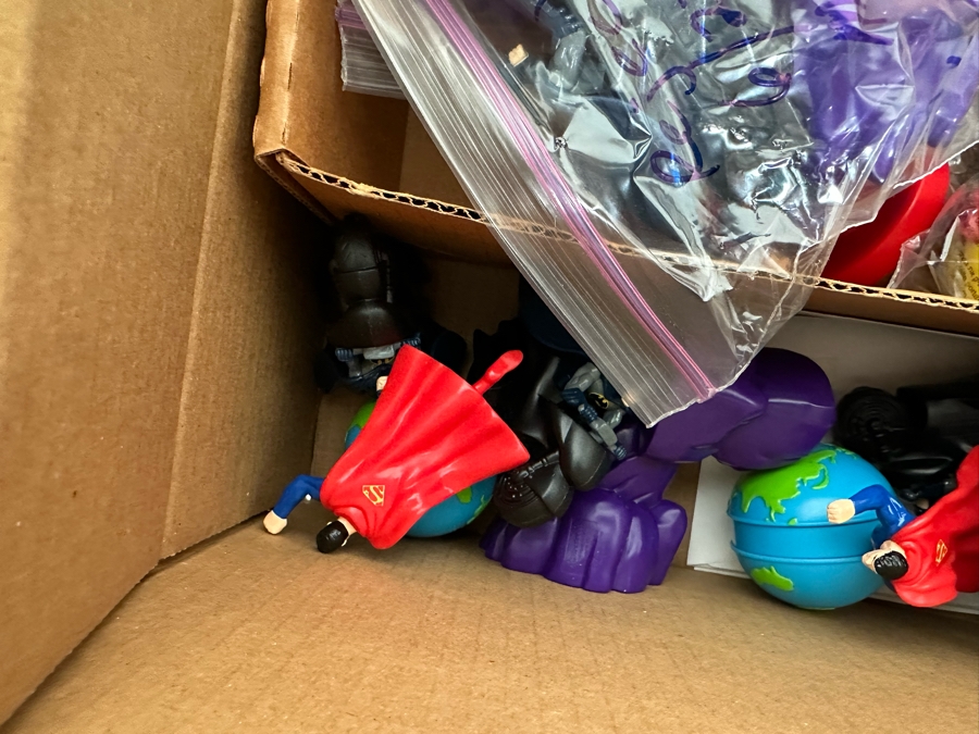 DC Comics Super Heroes Superman, Batman, The Joker & Wonder Woman Carl's Jr. / Hardee's Happy / Kid's Meal Toys Project Box With Prototype Toy Samples Cool Kids Designed By The CDM Company 2000 - See Photos For Additional Items Inside Box [Photo 24]