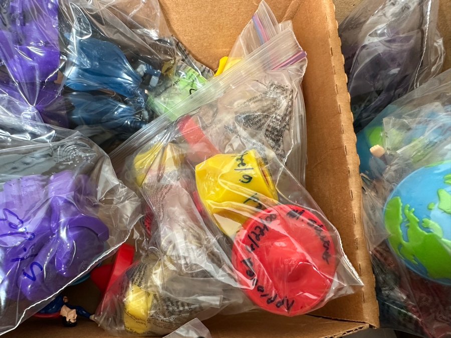 DC Comics Super Heroes Superman, Batman, The Joker & Wonder Woman Carl's Jr. / Hardee's Happy / Kid's Meal Toys Project Box With Prototype Toy Samples Cool Kids Designed By The CDM Company 2000 - See Photos For Additional Items Inside Box [Photo 22]