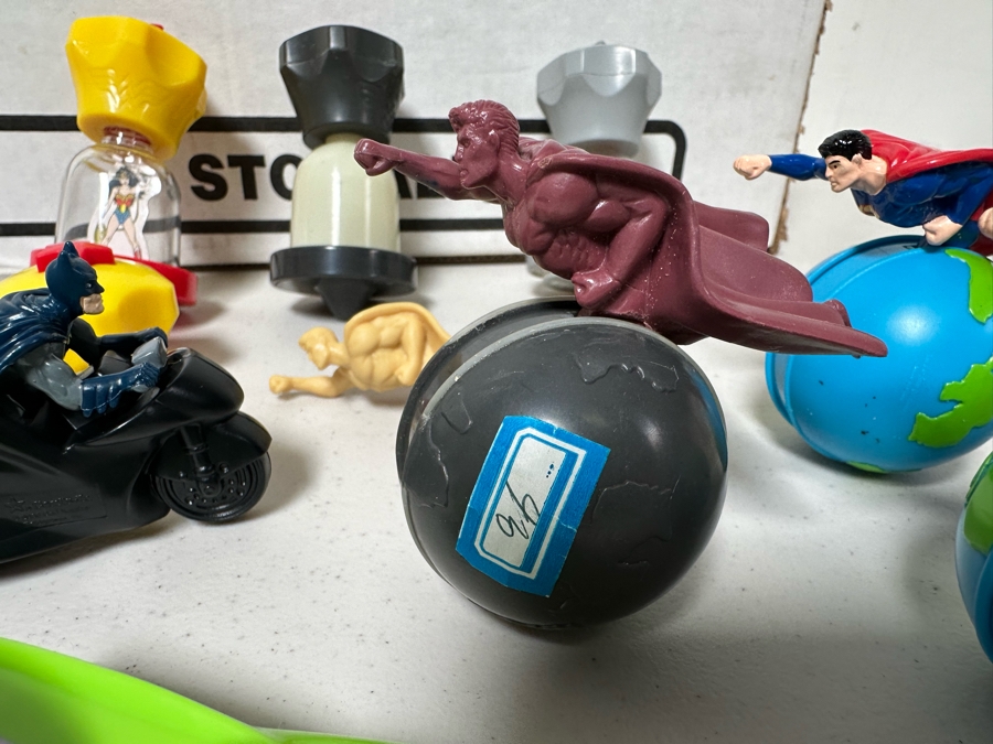DC Comics Super Heroes Superman, Batman, The Joker & Wonder Woman Carl's Jr. / Hardee's Happy / Kid's Meal Toys Project Box With Prototype Toy Samples Cool Kids Designed By The CDM Company 2000 - See Photos For Additional Items Inside Box [Photo 6]