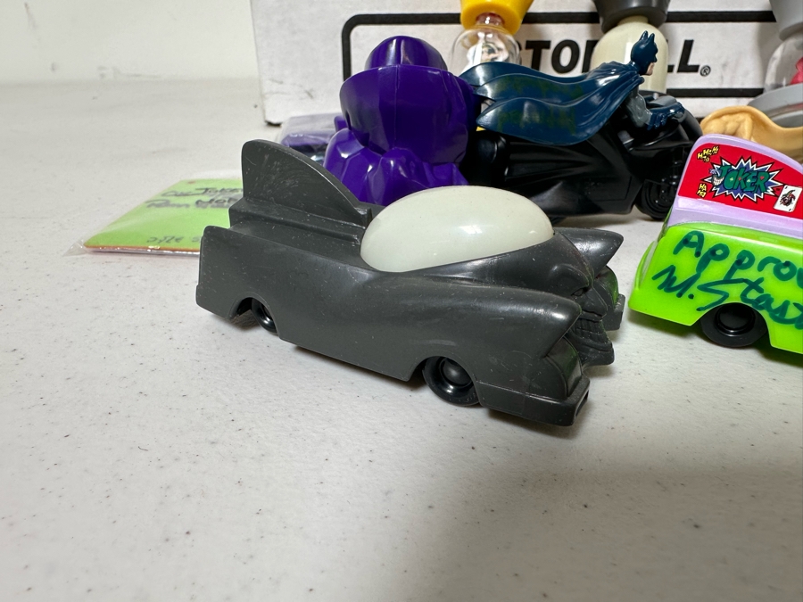 DC Comics Super Heroes Superman, Batman, The Joker & Wonder Woman Carl's Jr. / Hardee's Happy / Kid's Meal Toys Project Box With Prototype Toy Samples Cool Kids Designed By The CDM Company 2000 - See Photos For Additional Items Inside Box [Photo 5]