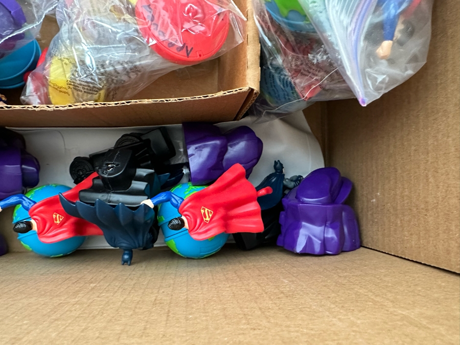 DC Comics Super Heroes Superman, Batman, The Joker & Wonder Woman Carl's Jr. / Hardee's Happy / Kid's Meal Toys Project Box With Prototype Toy Samples Cool Kids Designed By The CDM Company 2000 - See Photos For Additional Items Inside Box [Photo 29]