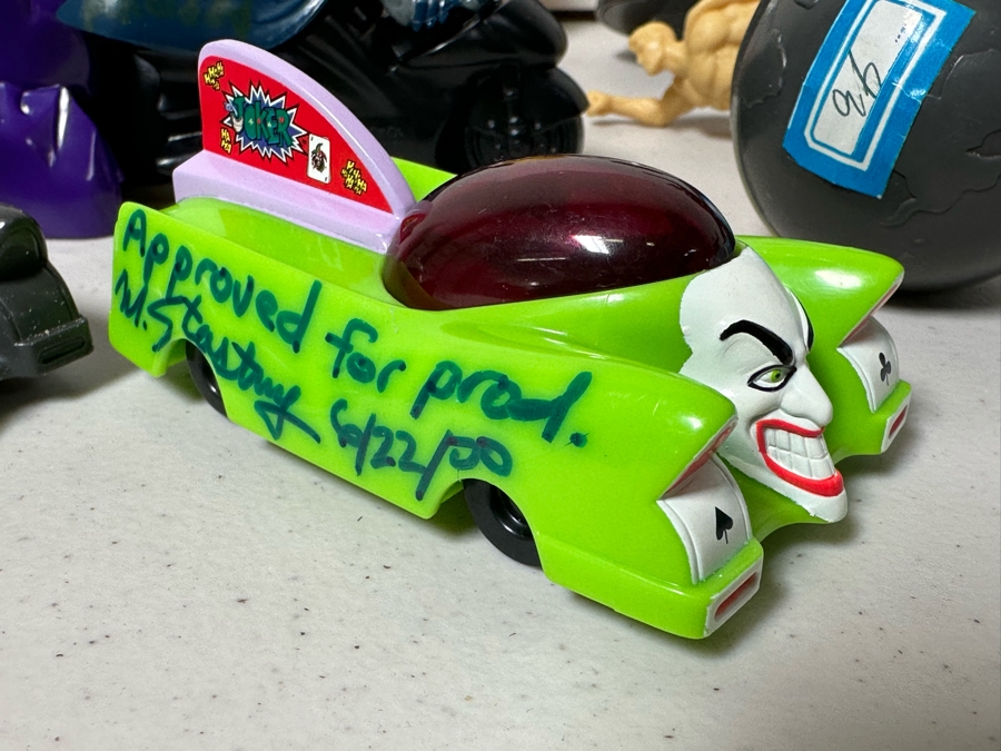 DC Comics Super Heroes Superman, Batman, The Joker & Wonder Woman Carl's Jr. / Hardee's Happy / Kid's Meal Toys Project Box With Prototype Toy Samples Cool Kids Designed By The CDM Company 2000 - See Photos For Additional Items Inside Box [Photo 2]