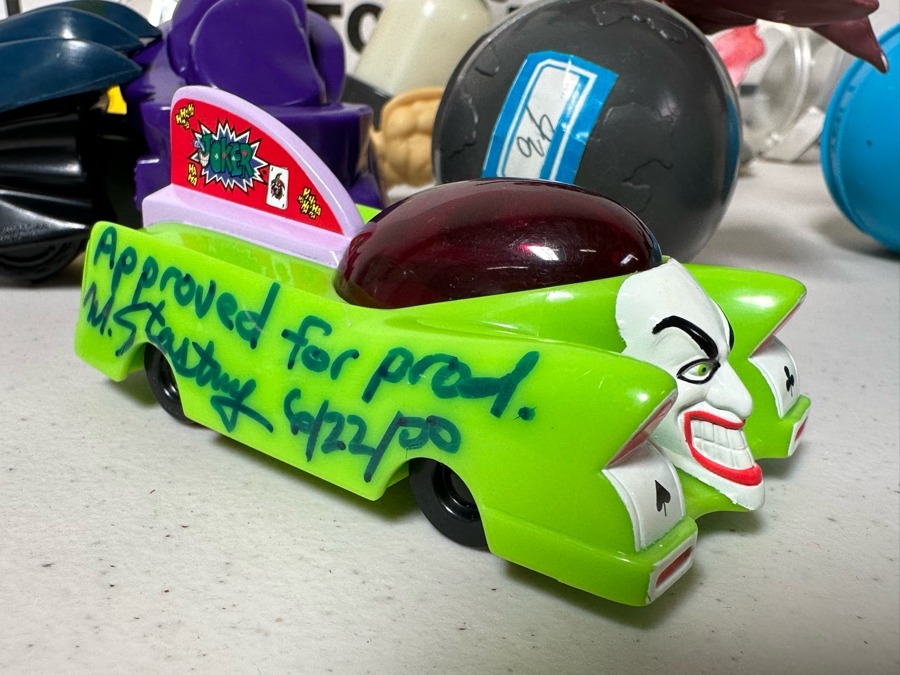 DC Comics Super Heroes Superman, Batman, The Joker & Wonder Woman Carl's Jr. / Hardee's Happy / Kid's Meal Toys Project Box With Prototype Toy Samples Cool Kids Designed By The CDM Company 2000 - See Photos For Additional Items Inside Box [Photo 32]