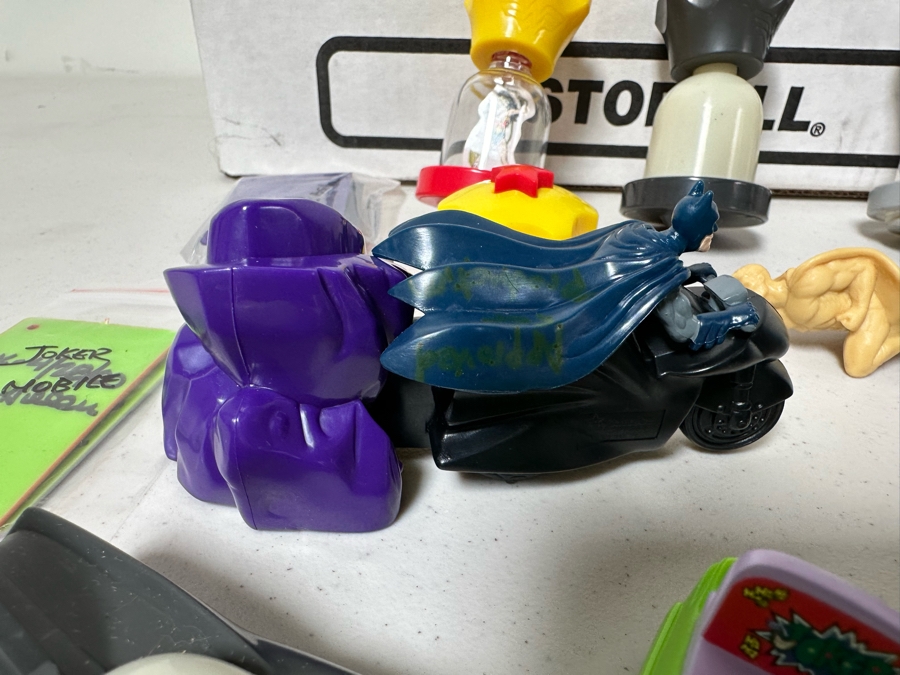 DC Comics Super Heroes Superman, Batman, The Joker & Wonder Woman Carl's Jr. / Hardee's Happy / Kid's Meal Toys Project Box With Prototype Toy Samples Cool Kids Designed By The CDM Company 2000 - See Photos For Additional Items Inside Box [Photo 15]