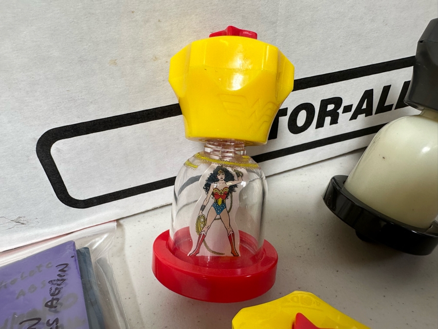 DC Comics Super Heroes Superman, Batman, The Joker & Wonder Woman Carl's Jr. / Hardee's Happy / Kid's Meal Toys Project Box With Prototype Toy Samples Cool Kids Designed By The CDM Company 2000 - See Photos For Additional Items Inside Box [Photo 10]