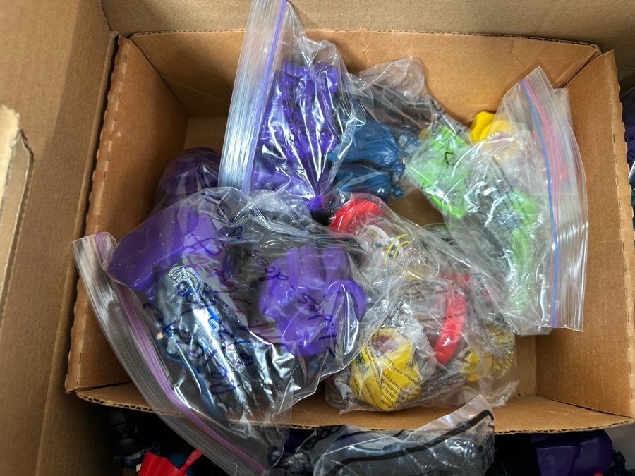 DC Comics Super Heroes Superman, Batman, The Joker & Wonder Woman Carl's Jr. / Hardee's Happy / Kid's Meal Toys Project Box With Prototype Toy Samples Cool Kids Designed By The CDM Company 2000 - See Photos For Additional Items Inside Box [Photo 21]