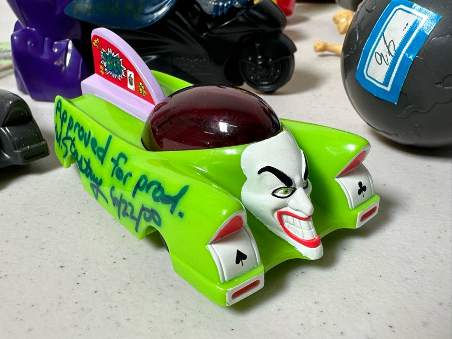 DC Comics Super Heroes Superman, Batman, The Joker & Wonder Woman Carl's Jr. / Hardee's Happy / Kid's Meal Toys Project Box With Prototype Toy Samples Cool Kids Designed By The CDM Company 2000 - See Photos For Additional Items Inside Box [Photo 13]