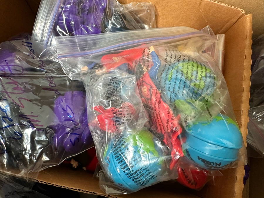 DC Comics Super Heroes Superman, Batman, The Joker & Wonder Woman Carl's Jr. / Hardee's Happy / Kid's Meal Toys Project Box With Prototype Toy Samples Cool Kids Designed By The CDM Company 2000 - See Photos For Additional Items Inside Box [Photo 30]