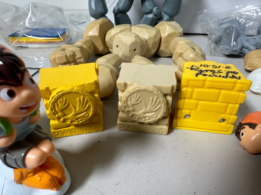 Monster Rancher Carl's Jr. / Hardee's Happy / Kid's Meal Toys Project Box With Prototype Toy Samples Cool Kids Designed By The CDM Company 2001 [Photo 10]