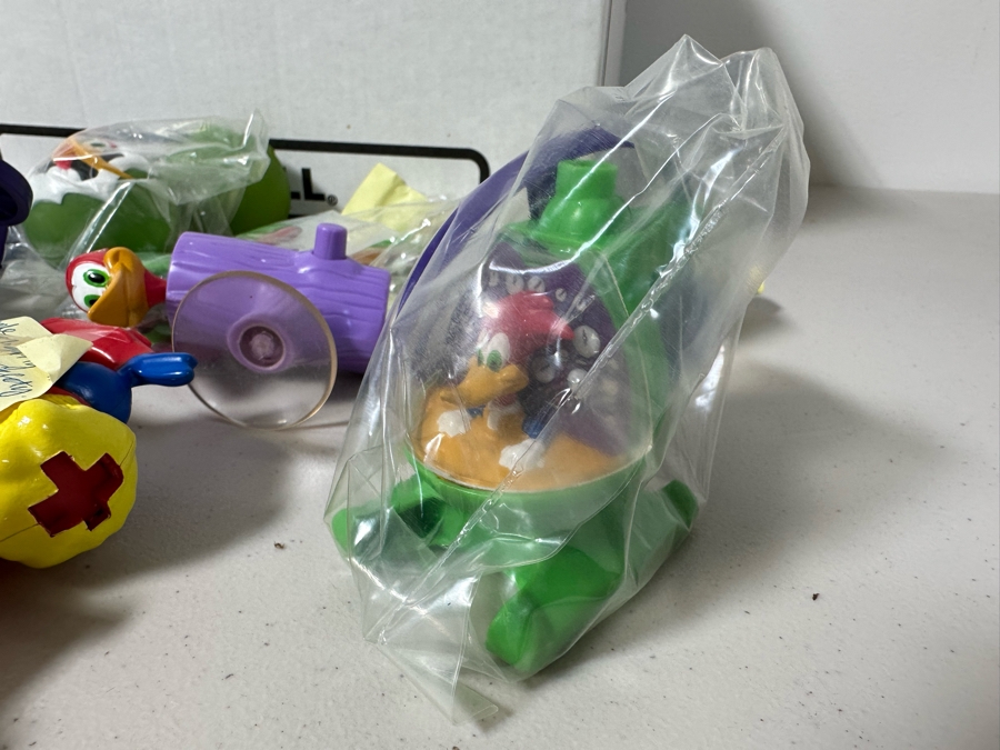 Woody Woodpecker Dairy Queen Happy / Kid's Meal Toys & Loews / AMC Movie Theater Fox Kids - Mini Viewer Project Box With Prototype Toy Samples Designed By The CDM Company 2000 [Photo 13]