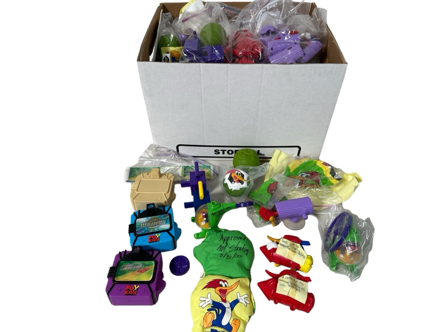Woody Woodpecker Dairy Queen Happy / Kid's Meal Toys & Loews / AMC Movie Theater Fox Kids - Mini Viewer Project Box With Prototype Toy Samples Designed By The CDM Company 2000 [Photo 1]