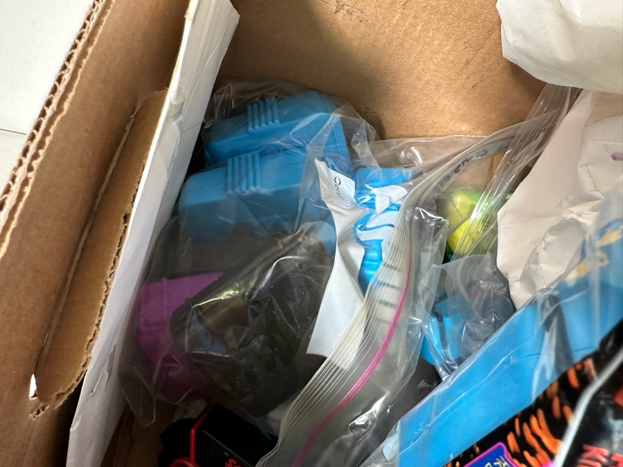 Woody Woodpecker Dairy Queen Happy / Kid's Meal Toys & Loews / AMC Movie Theater Fox Kids - Mini Viewer Project Box With Prototype Toy Samples Designed By The CDM Company 2000 [Photo 19]