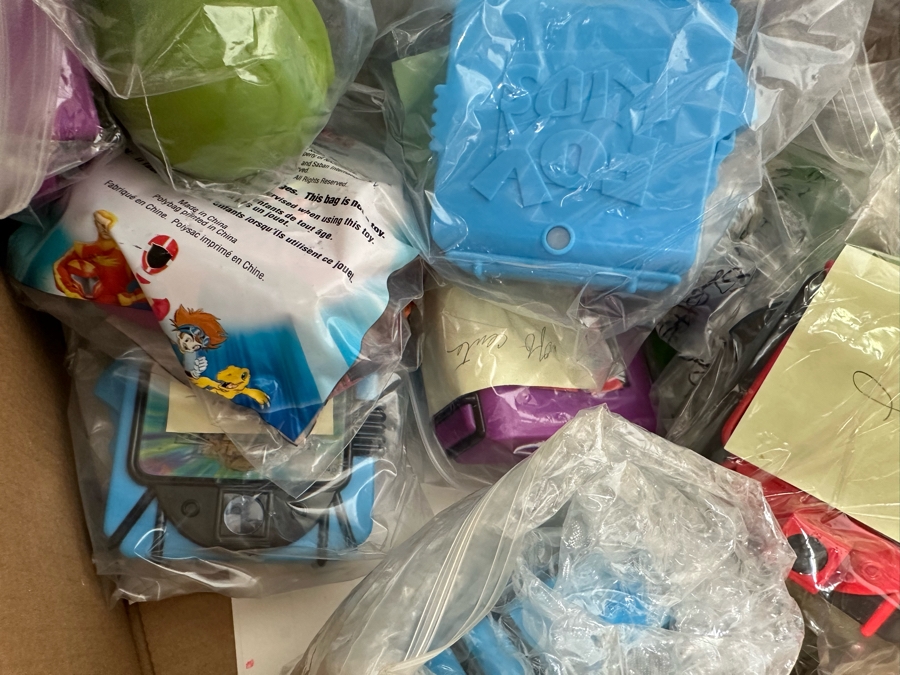 Woody Woodpecker Dairy Queen Happy / Kid's Meal Toys & Loews / AMC Movie Theater Fox Kids - Mini Viewer Project Box With Prototype Toy Samples Designed By The CDM Company 2000 [Photo 17]