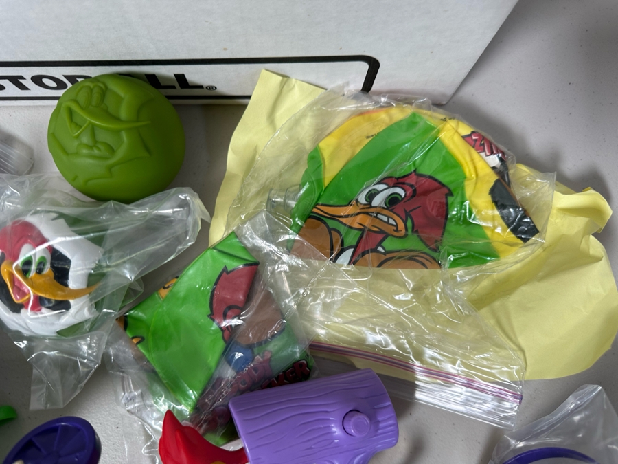 Woody Woodpecker Dairy Queen Happy / Kid's Meal Toys & Loews / AMC Movie Theater Fox Kids - Mini Viewer Project Box With Prototype Toy Samples Designed By The CDM Company 2000 [Photo 14]