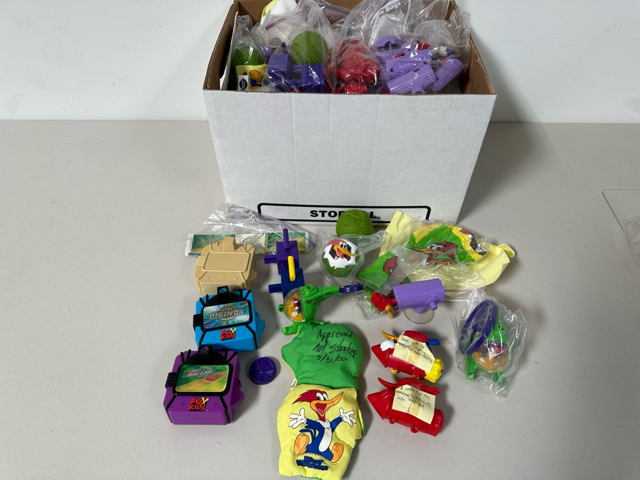 Woody Woodpecker Dairy Queen Happy / Kid's Meal Toys & Loews / AMC Movie Theater Fox Kids - Mini Viewer Project Box With Prototype Toy Samples Designed By The CDM Company 2000 [Photo 26]