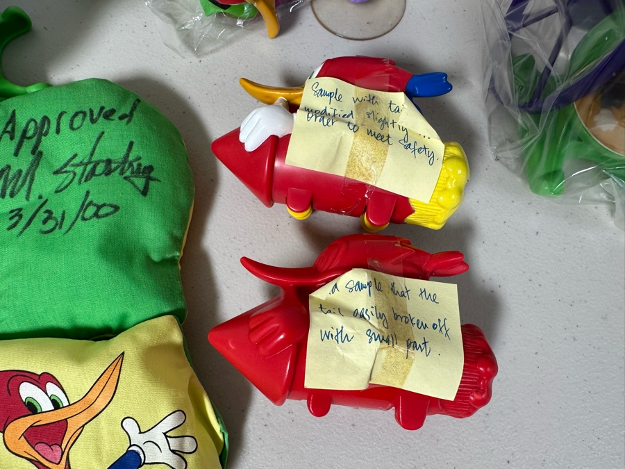 Woody Woodpecker Dairy Queen Happy / Kid's Meal Toys & Loews / AMC Movie Theater Fox Kids - Mini Viewer Project Box With Prototype Toy Samples Designed By The CDM Company 2000 [Photo 2]