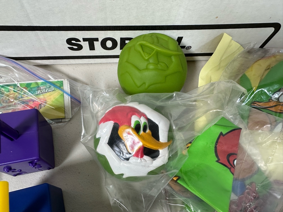 Woody Woodpecker Dairy Queen Happy / Kid's Meal Toys & Loews / AMC Movie Theater Fox Kids - Mini Viewer Project Box With Prototype Toy Samples Designed By The CDM Company 2000 [Photo 9]