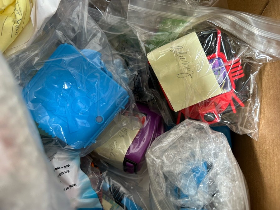 Woody Woodpecker Dairy Queen Happy / Kid's Meal Toys & Loews / AMC Movie Theater Fox Kids - Mini Viewer Project Box With Prototype Toy Samples Designed By The CDM Company 2000 [Photo 16]