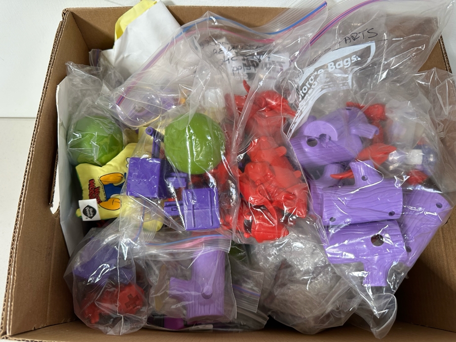 Woody Woodpecker Dairy Queen Happy / Kid's Meal Toys & Loews / AMC Movie Theater Fox Kids - Mini Viewer Project Box With Prototype Toy Samples Designed By The CDM Company 2000 [Photo 15]