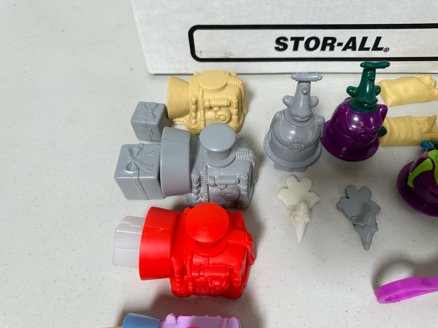 The Brothers Flub Animated TV Series Carl's Jr. / Hardee's Happy / Kid's Meal Toys Project Box With Prototype Toy Samples Cool Kids Designed By The CDM Company 2000 [Photo 3]