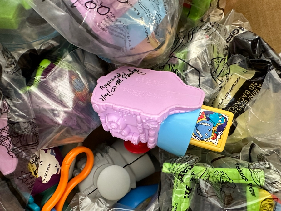 The Brothers Flub Animated TV Series Carl's Jr. / Hardee's Happy / Kid's Meal Toys Project Box With Prototype Toy Samples Cool Kids Designed By The CDM Company 2000 [Photo 16]