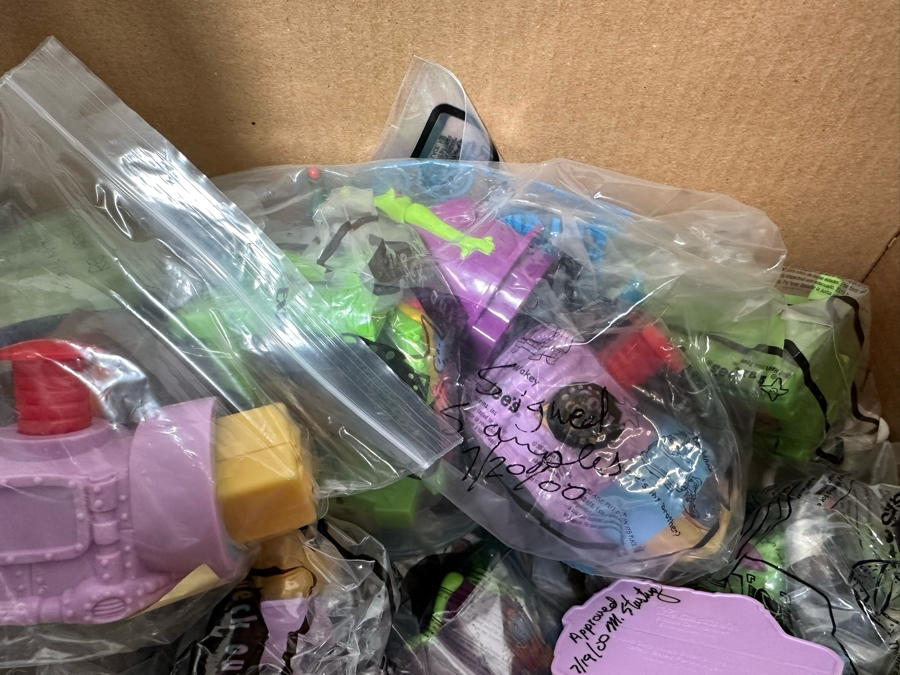 The Brothers Flub Animated TV Series Carl's Jr. / Hardee's Happy / Kid's Meal Toys Project Box With Prototype Toy Samples Cool Kids Designed By The CDM Company 2000 [Photo 17]