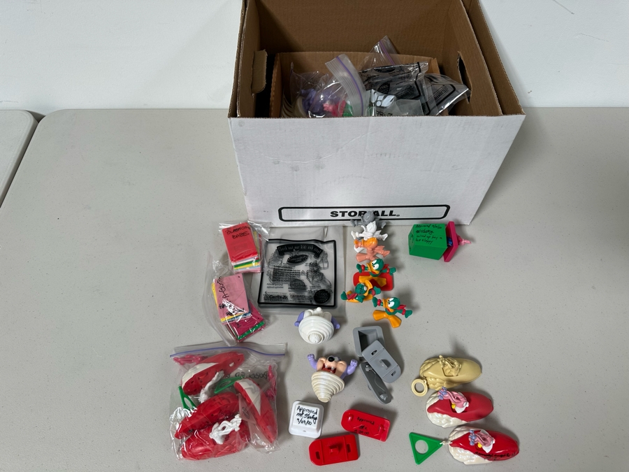 Tiny Toon Adventures Animated TV Series Carl's Jr. / Hardee's Happy / Kid's Meal Toys Project Box With Prototype Toy Samples Cool Kids Designed By The CDM Company 2000 [Photo 18]