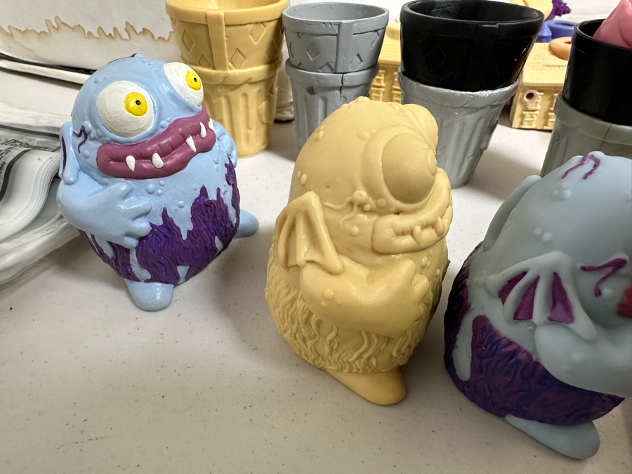 Phantom Investigators Animated TV Series Carl's Jr. / Hardee's Happy / Kid's Meal Toys Project Box With Prototype Toy Samples Cool Kids Designed By The CDM Company 2002 [Photo 13]