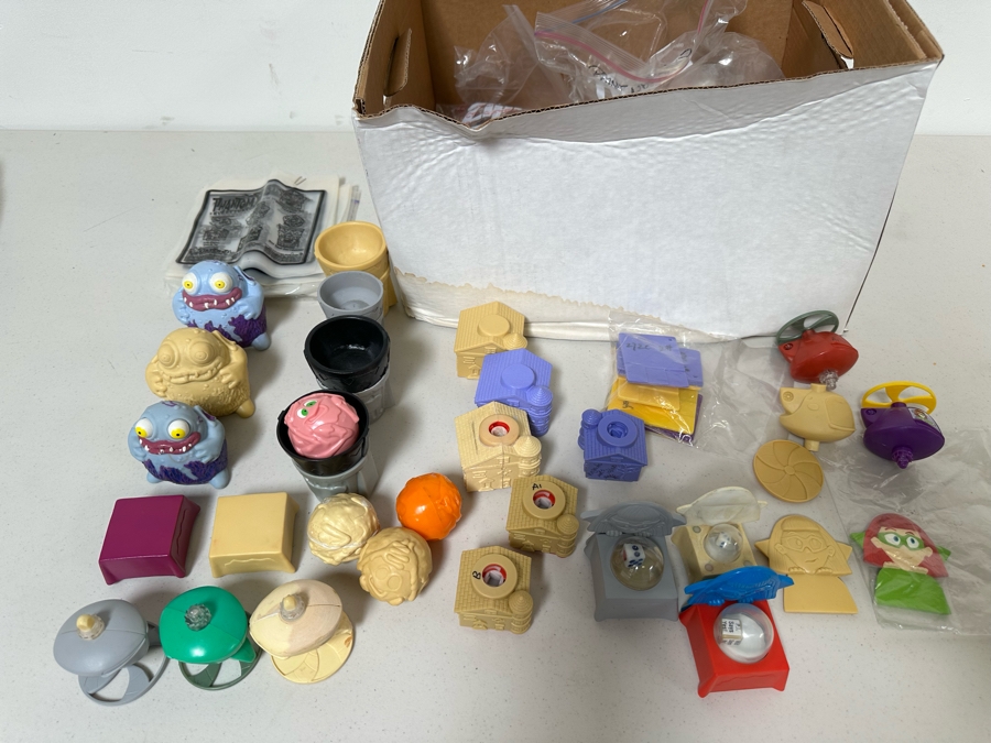 Phantom Investigators Animated TV Series Carl's Jr. / Hardee's Happy / Kid's Meal Toys Project Box With Prototype Toy Samples Cool Kids Designed By The CDM Company 2002 [Photo 22]