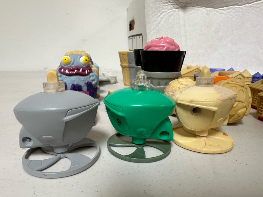 Phantom Investigators Animated TV Series Carl's Jr. / Hardee's Happy / Kid's Meal Toys Project Box With Prototype Toy Samples Cool Kids Designed By The CDM Company 2002 [Photo 5]