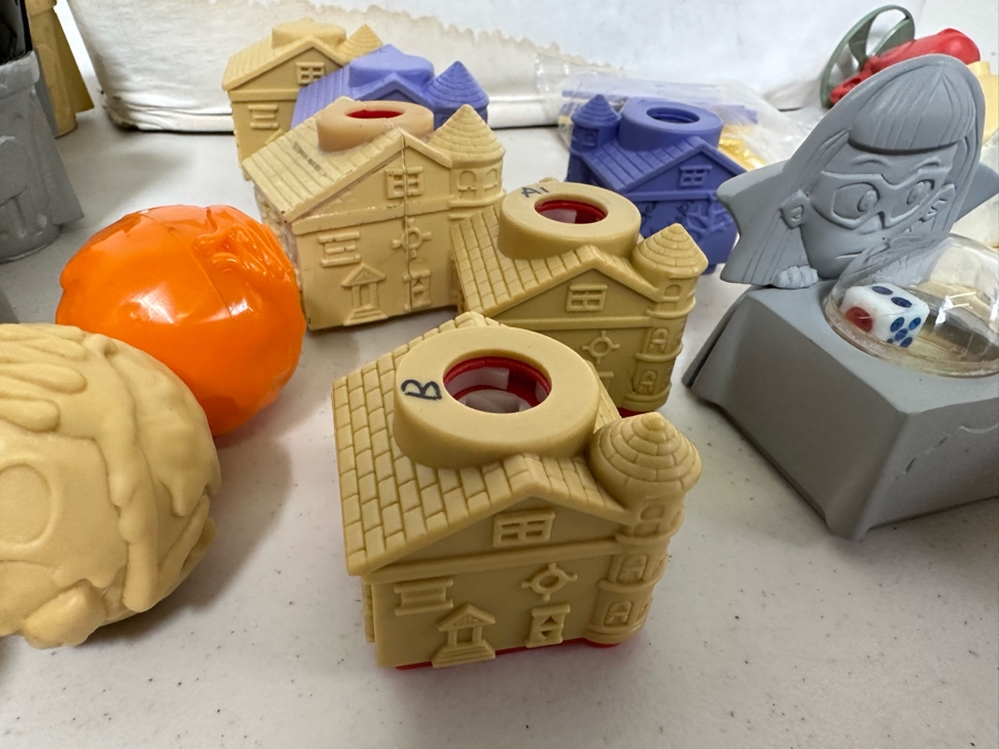 Phantom Investigators Animated TV Series Carl's Jr. / Hardee's Happy / Kid's Meal Toys Project Box With Prototype Toy Samples Cool Kids Designed By The CDM Company 2002 [Photo 8]