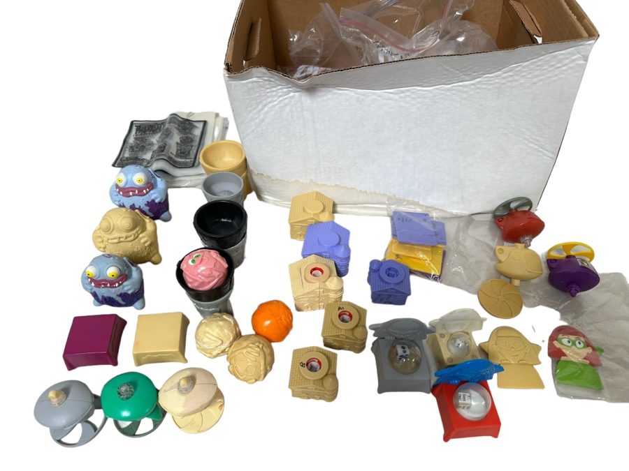 Phantom Investigators Animated TV Series Carl's Jr. / Hardee's Happy / Kid's Meal Toys Project Box With Prototype Toy Samples Cool Kids Designed By The CDM Company 2002 [Photo 1]