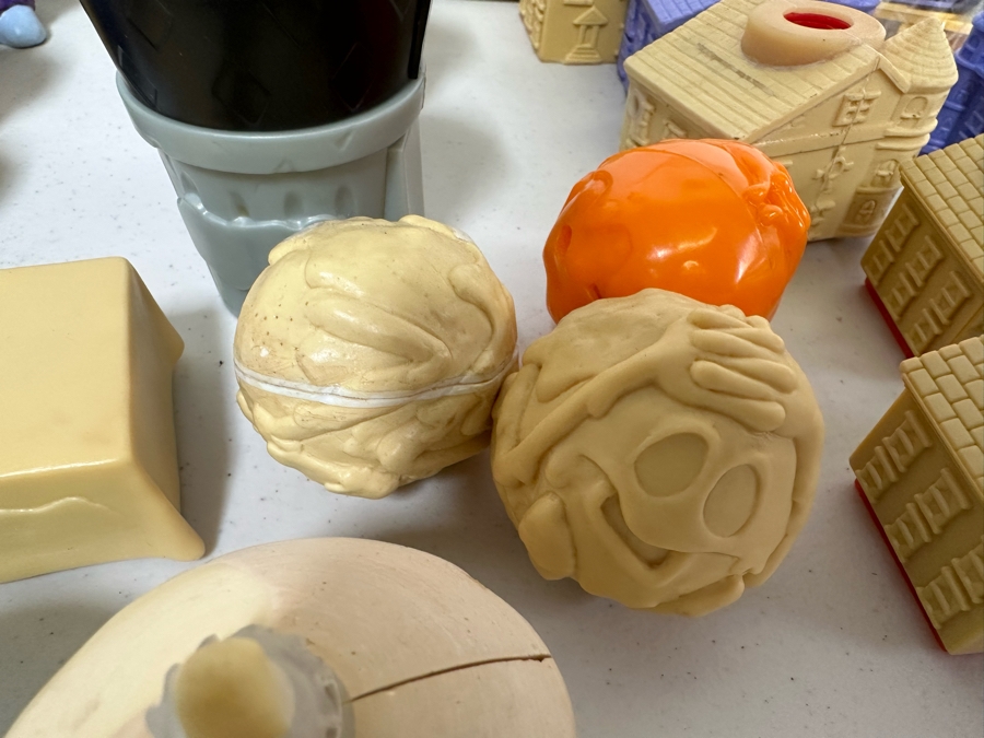 Phantom Investigators Animated TV Series Carl's Jr. / Hardee's Happy / Kid's Meal Toys Project Box With Prototype Toy Samples Cool Kids Designed By The CDM Company 2002 [Photo 9]