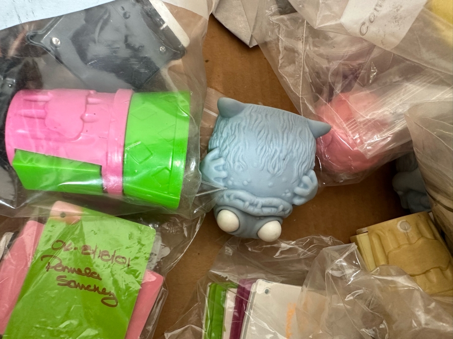 Phantom Investigators Animated TV Series Carl's Jr. / Hardee's Happy / Kid's Meal Toys Project Box With Prototype Toy Samples Cool Kids Designed By The CDM Company 2002 [Photo 20]