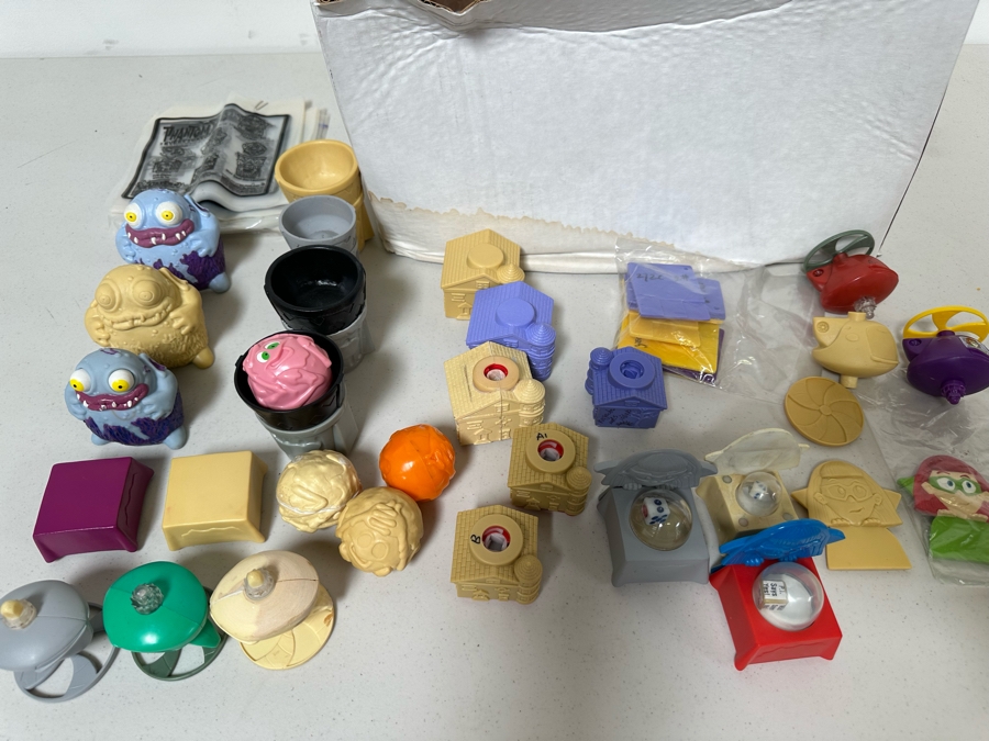 Phantom Investigators Animated TV Series Carl's Jr. / Hardee's Happy / Kid's Meal Toys Project Box With Prototype Toy Samples Cool Kids Designed By The CDM Company 2002 [Photo 23]