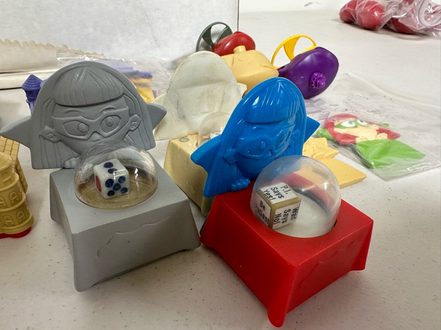 Phantom Investigators Animated TV Series Carl's Jr. / Hardee's Happy / Kid's Meal Toys Project Box With Prototype Toy Samples Cool Kids Designed By The CDM Company 2002 [Photo 10]