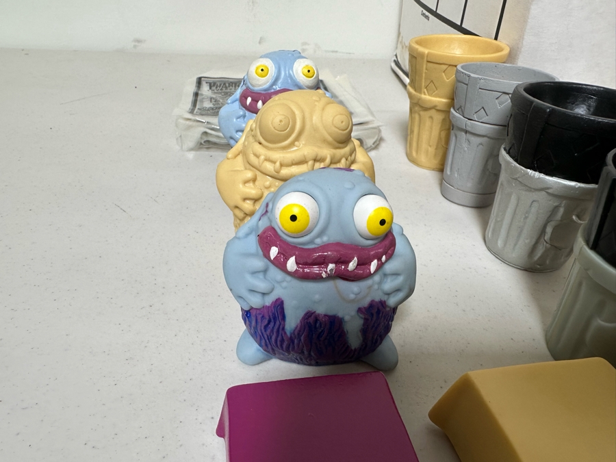 Phantom Investigators Animated TV Series Carl's Jr. / Hardee's Happy / Kid's Meal Toys Project Box With Prototype Toy Samples Cool Kids Designed By The CDM Company 2002 [Photo 2]