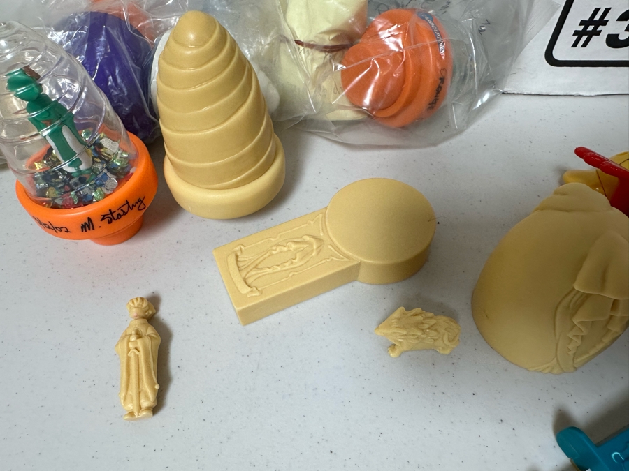 Cardcaptor Sakura Japanese Manga Carl's Jr. / Hardee's Happy / Kid's Meal Toys Project Box With Prototype Toy Samples Cool Kids Designed By The CDM Company 2002 [Photo 7]