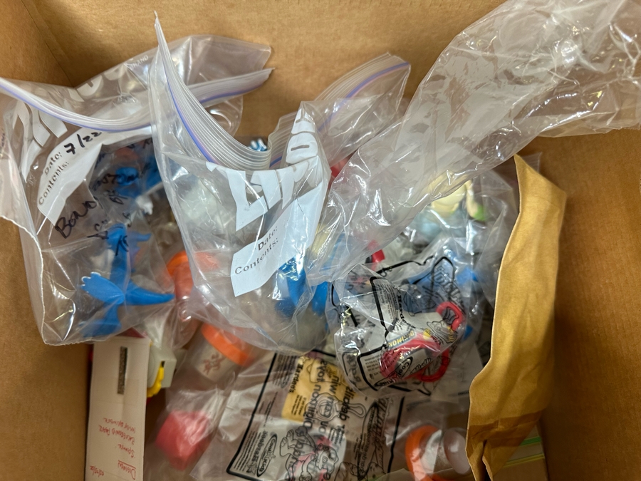 Digimon: Digital Monsters Animated TV Show Carl's Jr. / Hardee's Happy / Kid's Meal Toys Project Box With Prototype Toy Samples Cool Kids Designed By The CDM Company 2002 [Photo 8]