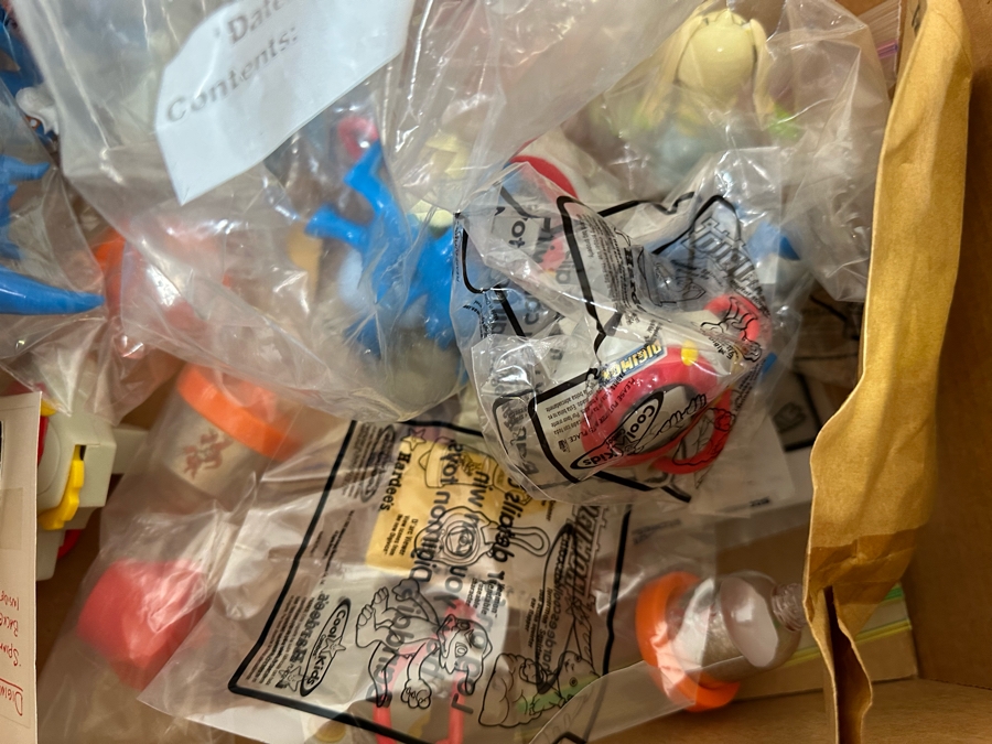 Digimon: Digital Monsters Animated TV Show Carl's Jr. / Hardee's Happy / Kid's Meal Toys Project Box With Prototype Toy Samples Cool Kids Designed By The CDM Company 2002 [Photo 13]