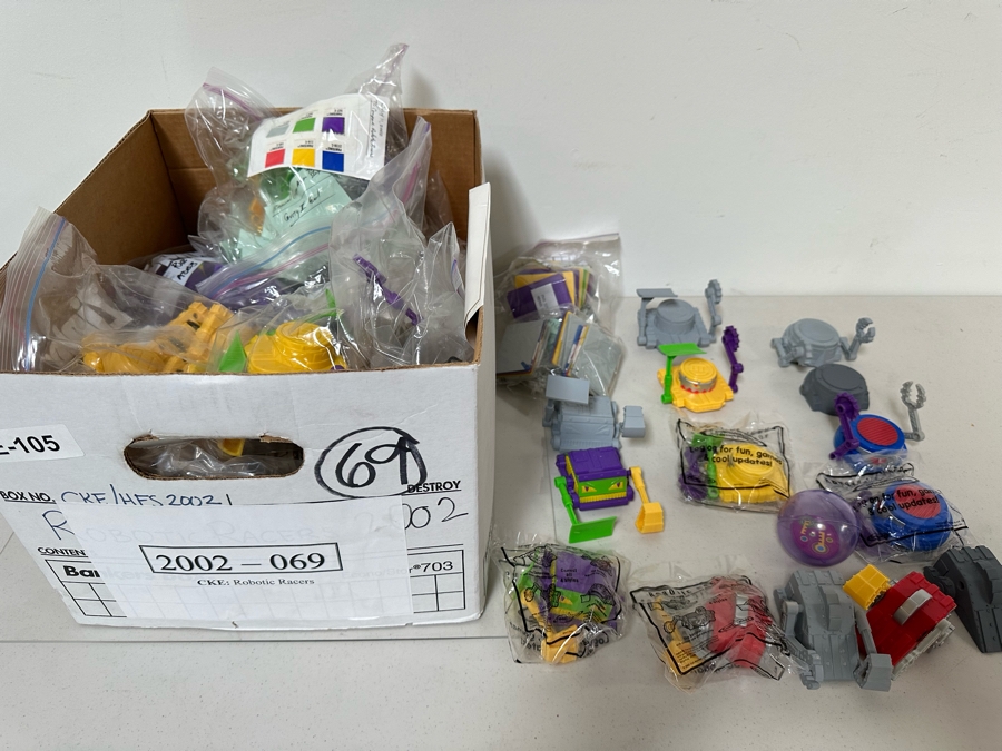Robotic Racers Carl's Jr. / Hardee's Happy / Kid's Meal Toys Project Box With Prototype Toy Samples Cool Kids Designed By The CDM Company 2002 [Photo 17]